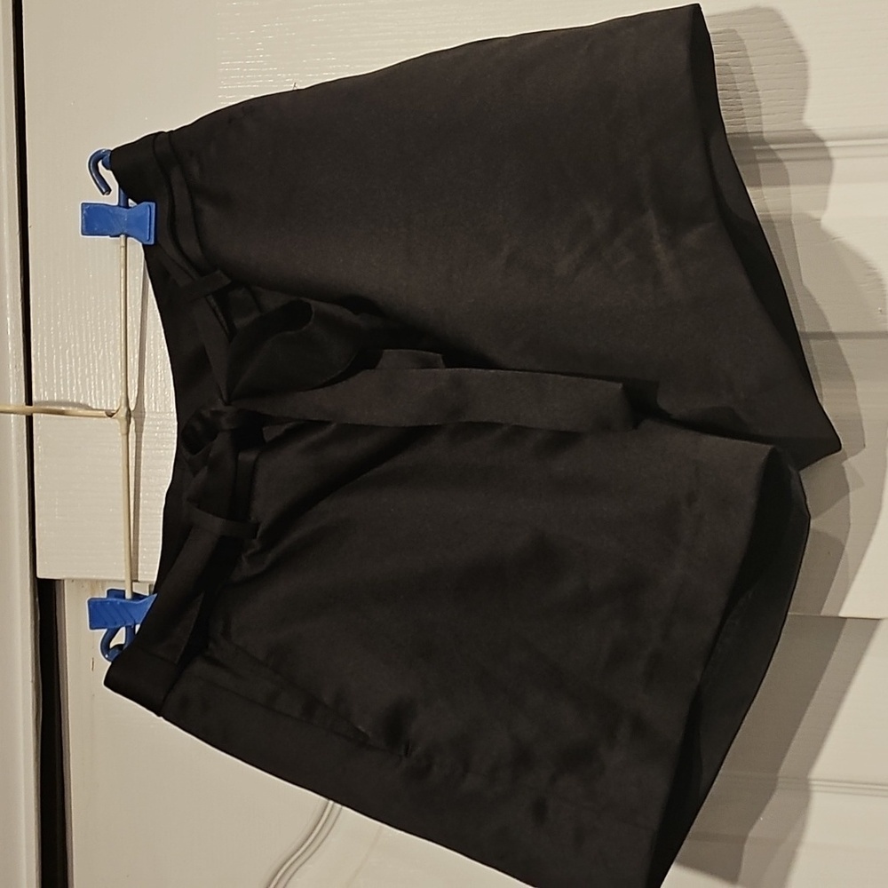 Banana Republic Sz 2 Satiny Mid Rise Black Shorts NWT $50 MSRP